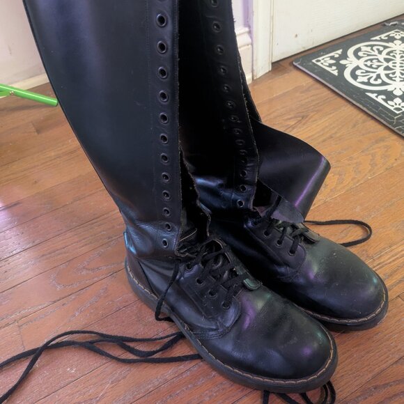 Doc Dr. Martens, England 20 hole Knee High Black Leather Boots US 7 - Picture 1 of 5